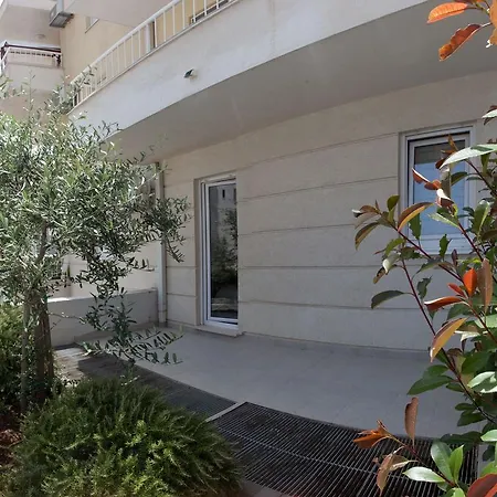 Cro Jet Set On The Apartamento