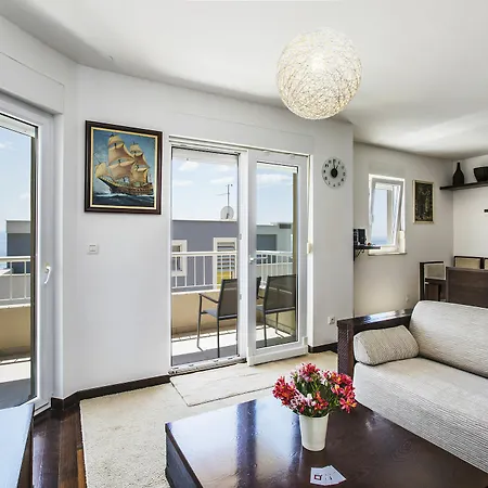 Cro Jet Set On The Apartamento *