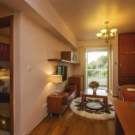 Cro Jet Set On The Apartamento