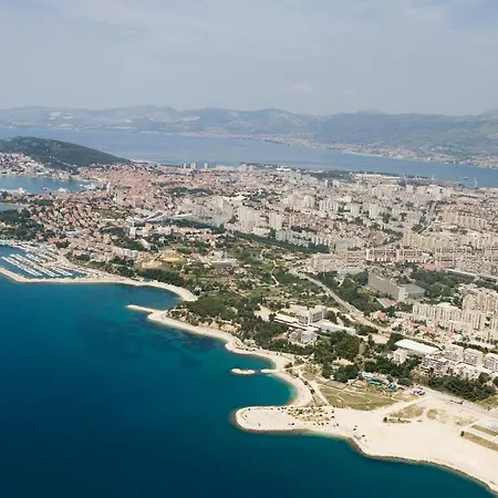 Cro Jet Set On The Apartament Split