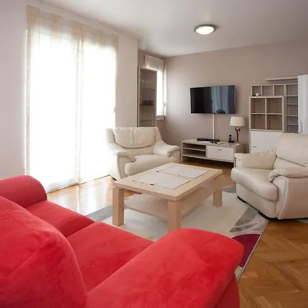 Cro Jet Set On The Apartament Split