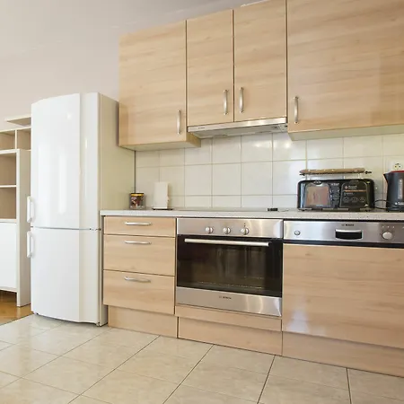 Cro Jet Set On The Apartament Split